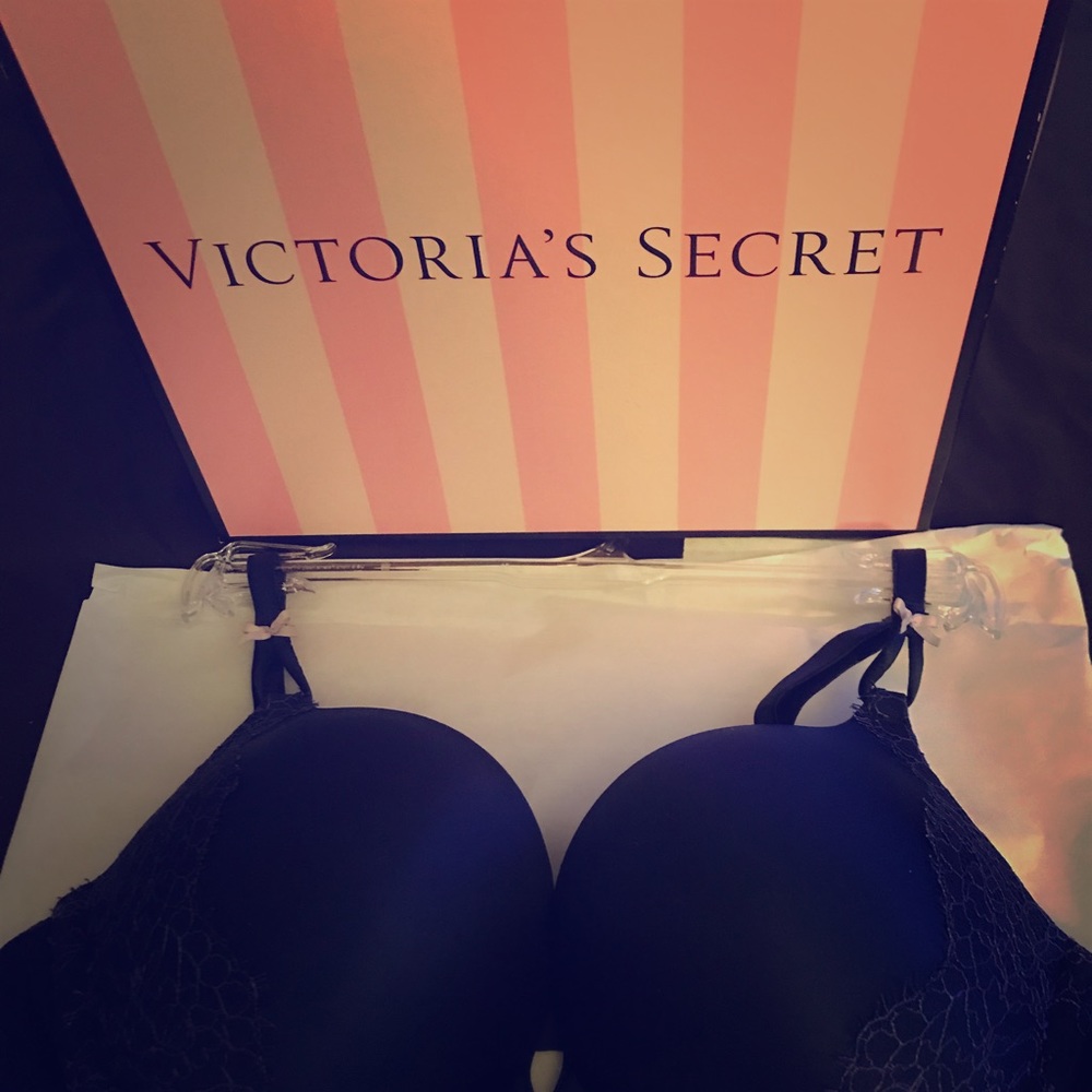 VIctoria’s Secret Bombshell Plunge 36A